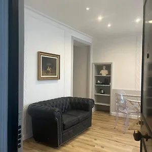 Apartment Crispi 30 Stylish, Rome